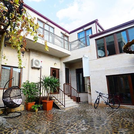 Friendship House Hotell Tbilisi Exteriör bild