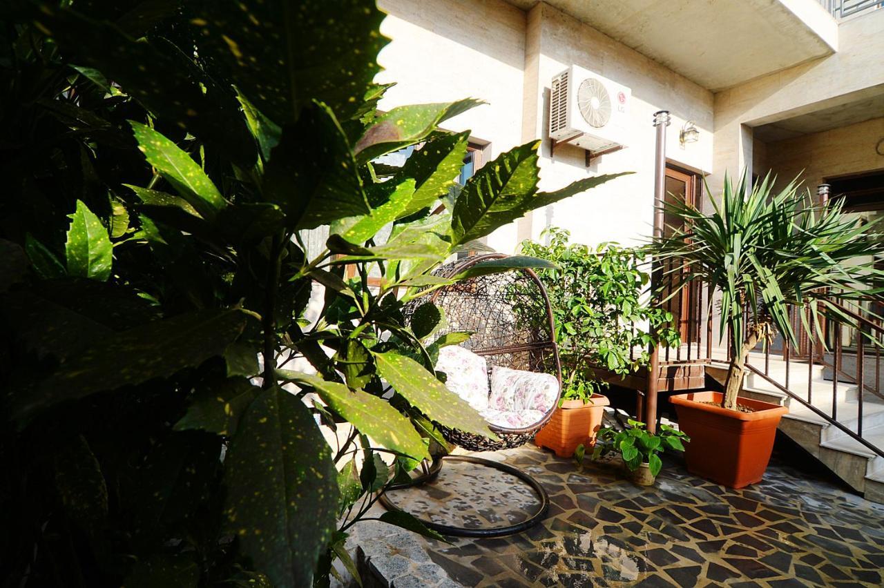Friendship House Hotell Tbilisi Exteriör bild