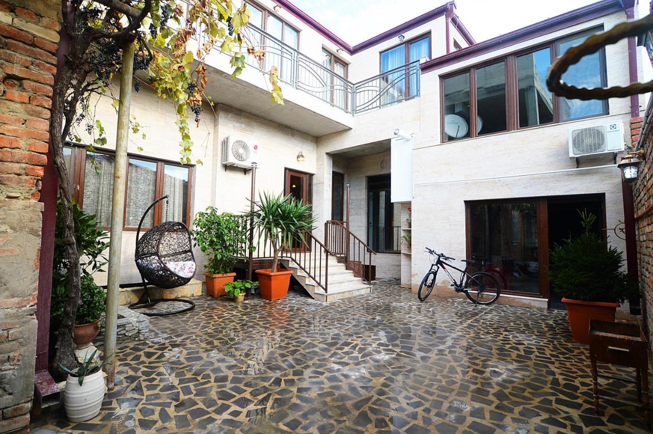 Friendship House Hotell Tbilisi Exteriör bild