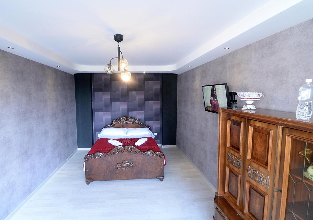 Friendship House Hotell Tbilisi Exteriör bild
