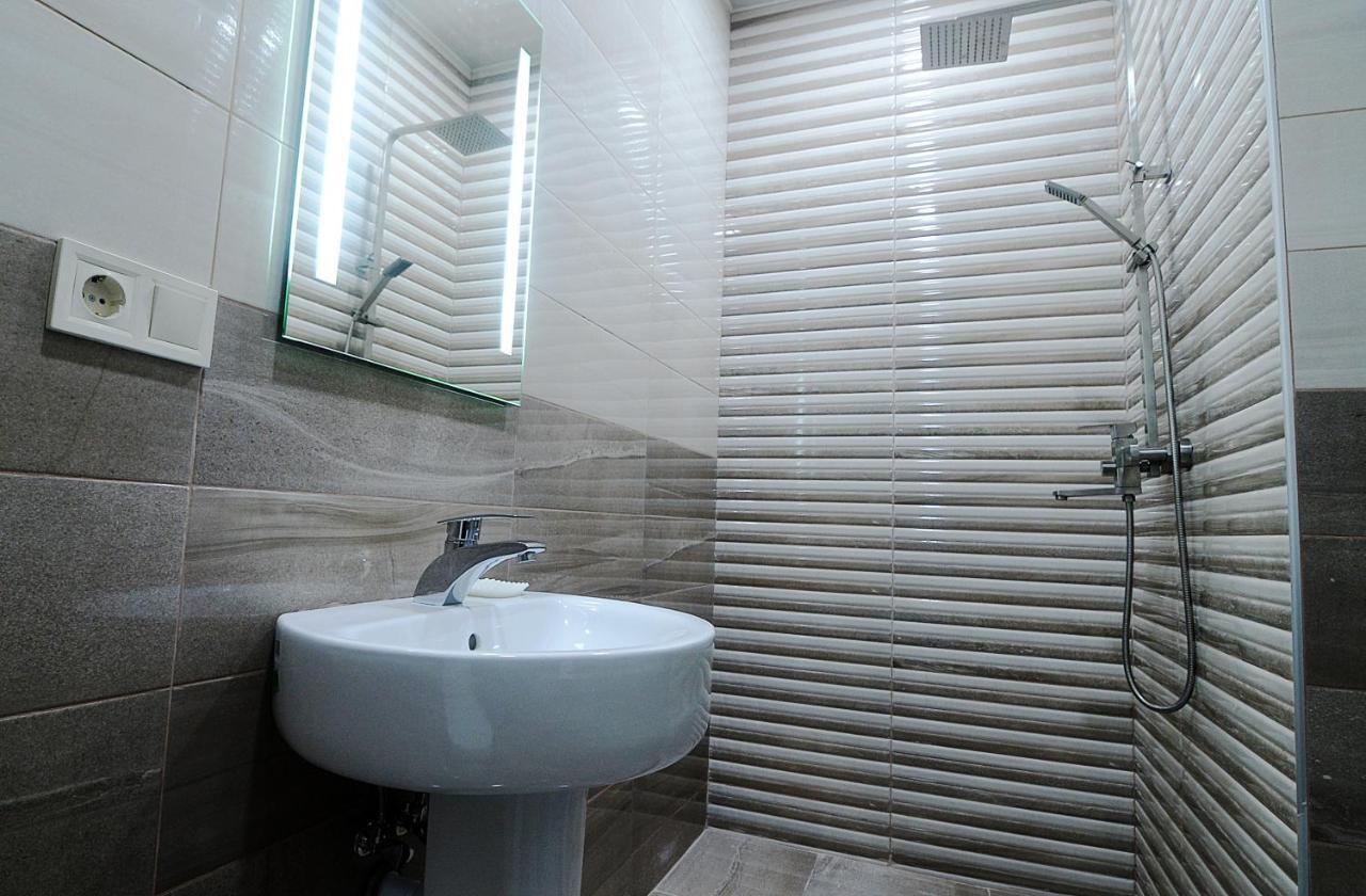 Friendship House Hotell Tbilisi Exteriör bild